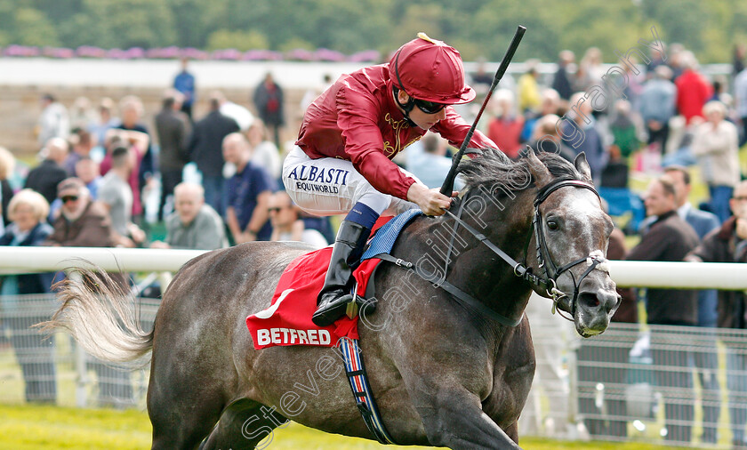 Roaring-Lion-0007 
 ROARING LION (Oisin Murphy) wins The Betfred Dante Stakes York 17 May 2018 - Pic Steven Cargill / Racingfotos.com