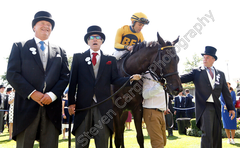 Shang-Shang-Shang-0009 
 SHANG SHANG SHANG (Joel Rosario) with Wesley Ward and owners after The Norfolk Stakes
Royal Ascot 21 Jun 2018 - Pic Steven Cargill / Racingfotos.com