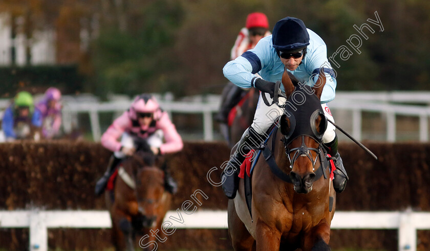 Mount-Tempest-0005 
 MOUNT TEMPEST (Harry Skelton) wins The Best Odds On The Betfair Exchange Handicap Chase
Sandown 8 Dec 2023 - pic Steven Cargill / Racingfotos.com