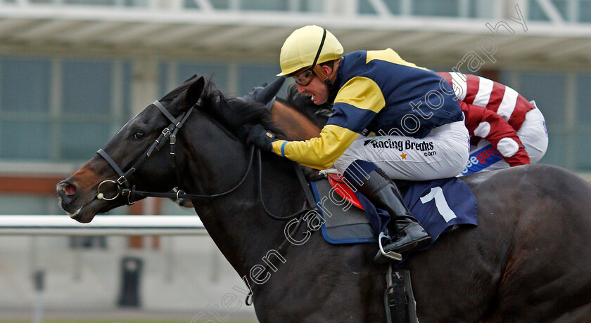 Dutiful-Son-0004 
 DUTIFUL SON (Jim Crowley) wins The Play Jackpot Games At sunbets.co.uk/vegas Handicap Div2 Lingfield 6 Dec 2017 - Pic Steven Cargill / Racingfotos.com