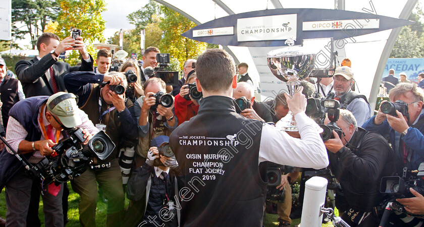 Oisin-Murphy-0006 
 OISIN MURPHY poses for photographers with the Champion Jockey Trophy
Ascot 19 Oct 2019 - Pic Steven Cargill / Racingfotos.com