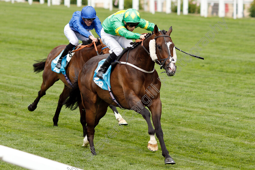 Kelly s-Dino-0004 
 KELLY'S DINO (Ben Curtis) wins The JGR Handicap
Ascot 27 Jul 2018 - Pic Steven Cargill / Racingfotos.com