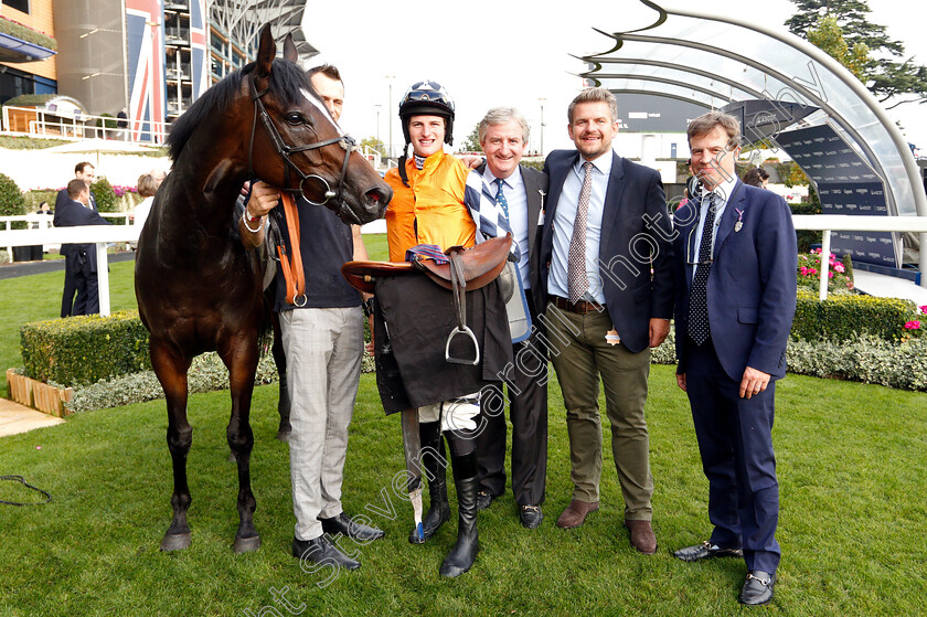 Cliffs-Of-Capri-0008 
 CLIFFS OF CAPRI (Alex Ferguson) with trainer Jamie Osborne and John Ferguson after The Amateur Jockeys Association Handicap
Ascot 5 Oct 2018 - Pic Steven Cargill / Racingfotos.com