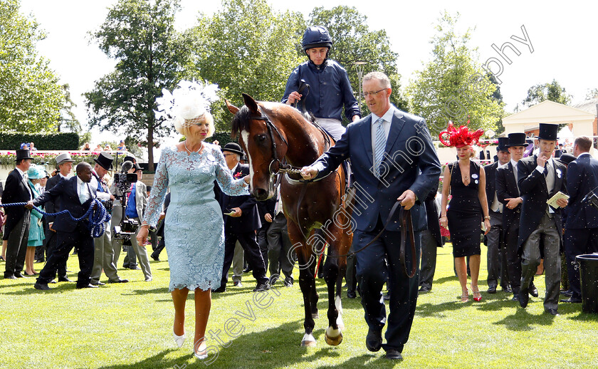 Hunting-Horn-0008 
 HUNTING HORN (Ryan Moore) and Mrs Gay Smith after The Hampton Court Stakes
Royal Ascot 21 Jun 2018 - Pic Steven Cargill / Racingfotos.com