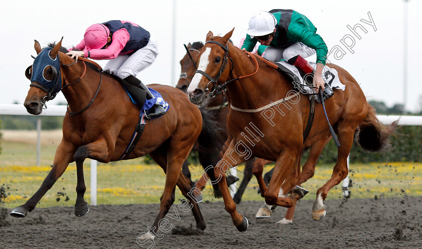 Le-Torrent-and-Gavlar-0001 
 LE TORRENT (right, Adam Kirby) and GAVLAR (left, Callum Shepherd)
Kempton 10 Jul 2019 - pic Steven Cargill / Racingfotos.com