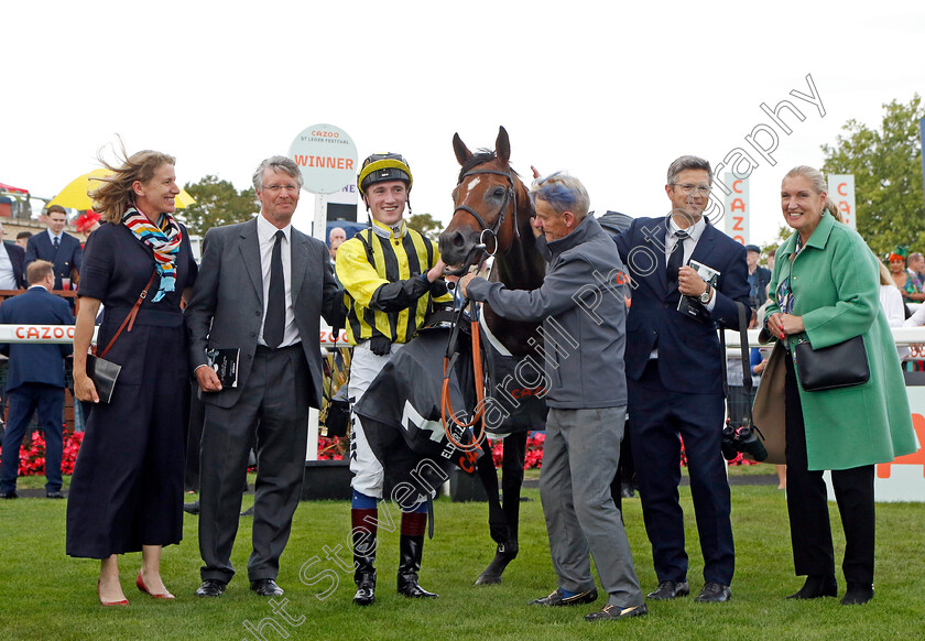 Eldar-Eldarov-0016 
 ELDAR ELDAROV (David Egan) with Roger Varian and connections after The Cazoo St Leger Stakes
Doncaster 11 Sep 2022 - Pic Steven Cargill / Racingfotos.com