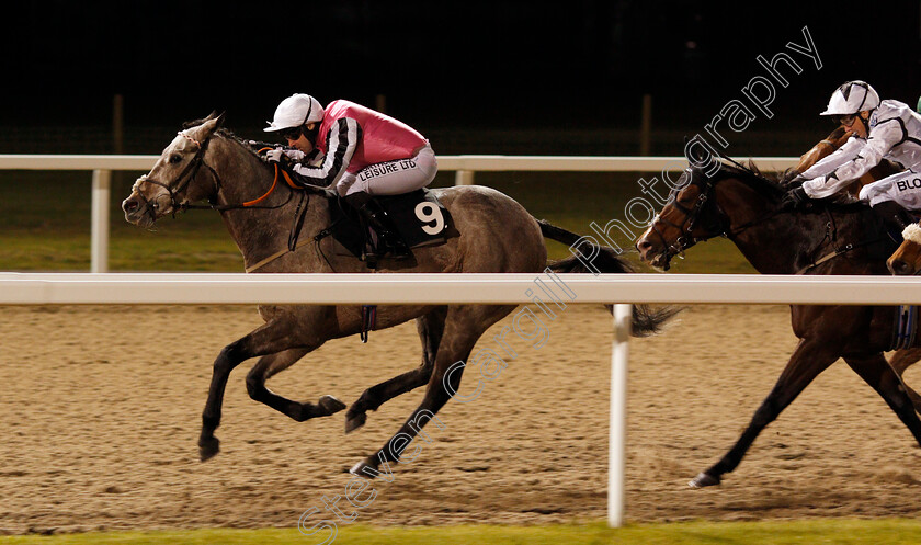 Cappananty-Con-0006 
 CAPPANANTY CON (Robert Winston) beats ALEEF (right) in The Bet totequadpot At betfred.com Handicap Chelmsford 7 Dec 2017 - Pic Steven Cargill / Racingfotos.com