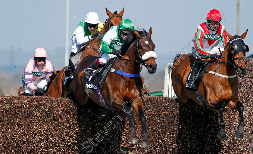 Thomas-Patrick-0002 
 THOMAS PATRICK (centre, Richard Johnson) beats PEARL SWAN (right) in The Betway Handicap Chase Aintree 14 Apr 2018 - Pic Steven Cargill / Racingfotos.com