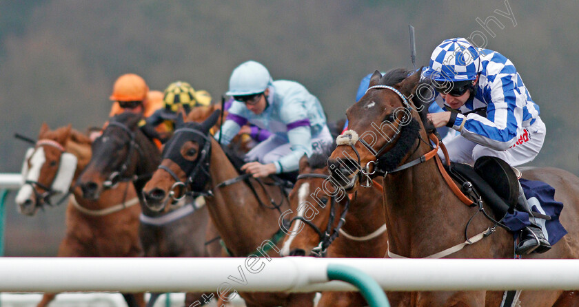 Billyoakes-0002 
 BILLYOAKES (Luke Morris) wins The Betway Sprint Handicap Lingfield 20 Dec 2017 - Pic Steven Cargill / Racingfotos.com