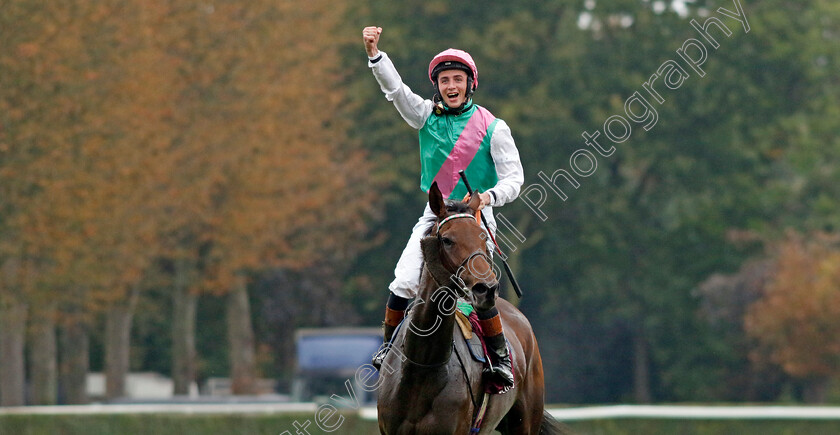 Bluestocking-0022 
 BLUESTOCKING (Rossa Ryan) winner of The Qatar Prix de l'Arc de Triomphe 
Longchamp 6 Oct 2024 - Pic Steven Cargill / Racingfotos.com