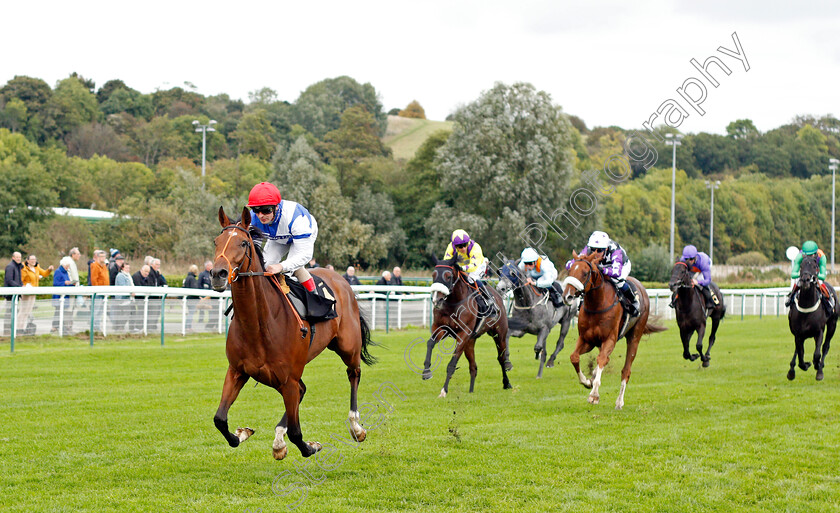 Glentaneous-0001 
 GLENTANEOUS (Andrea Atzeni) wins the Kier Construction Handicap
Nottingham 13 Oct 2021 - Pic Steven Cargill / Racingfotos.com