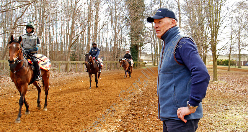 John-Gosden-0004 
 JOHN GOSDEN watches his two year olds return from the gallops at Newmarket 23 Mar 2018 - Pic Steven Cargill / Racingfotos.com