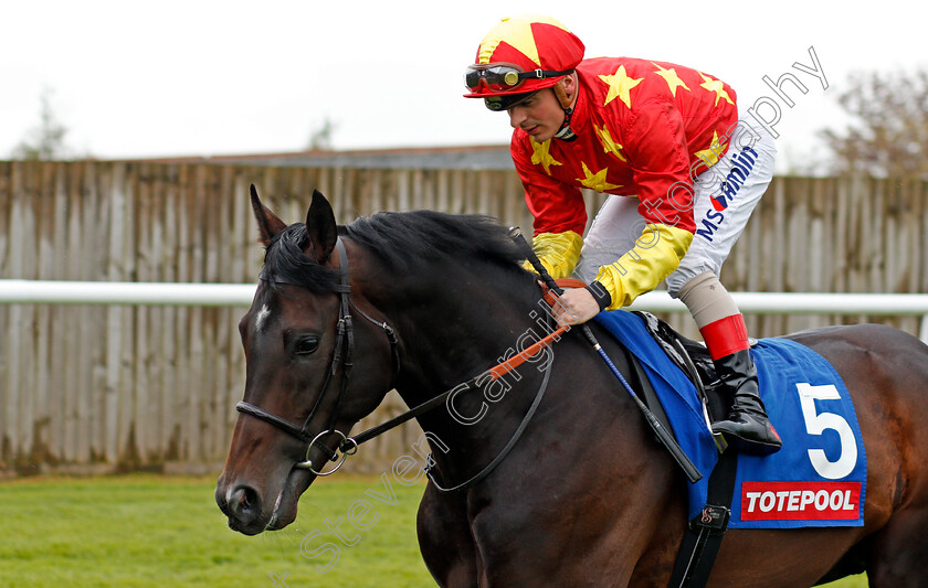 Emmaus-0001 
 EMMAUS (Andrea Atzeni) before winning The Totepool EBF Stallions King Richard III Stakes Leicester 28 Apr 2018 - Pic Steven Cargill / Racingfotos.com