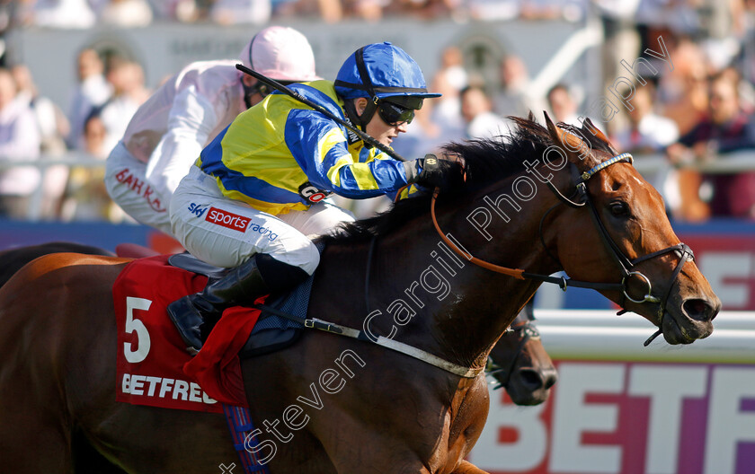 Trueshan-0004 
 TRUESHAN (Hollie Doyle) wins The Betfred Doncaster Cup
Doncaster 15 Sep 2023 - Pic Steven Cargill / Racingfotos.com