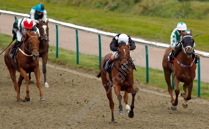 Wilbury-Twist-0002 
 WILBURY TWIST (Andrea Atzeni) beats SONNET ROSE (right) in The Racing Welfare Fillies Handicap
Lingfield 4 Oct 2018 - Pic Steven Cargill / Racingfotos.com