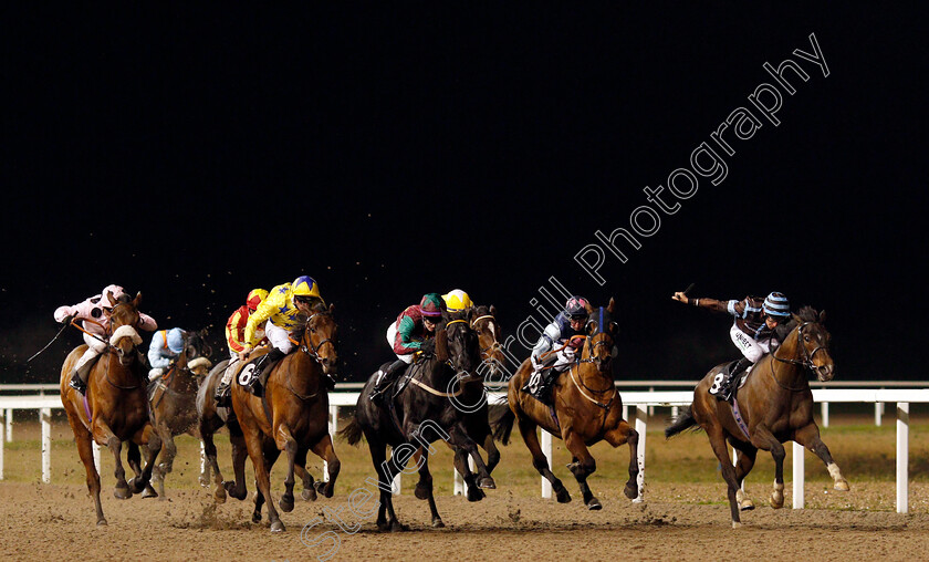 Que-Quieres-0001 
 QUE QUIERES (Luke Morris) beats EZZRAH (left) CHENG GONG (2nd left) HIGHWAY ROBBERY (centre) and DUKE OF YORKIE (2nd right) in The Havens Hospice Handicap
Chelmsford 28 Nov 2019 - Pic Steven Cargill / Racingfotos.com