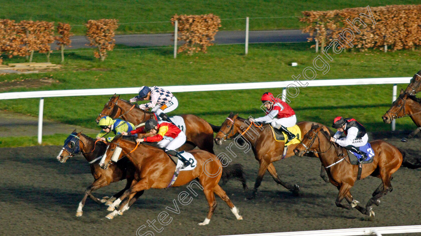 Paddy-A-0002 
 PADDY A (left, Ben Curtis) beats DANGEROUS ENDS (2) in The 32Red Casino Handicap Kempton 11 Apr 2018 - Pic Steven Cargill / Racingfotos.com