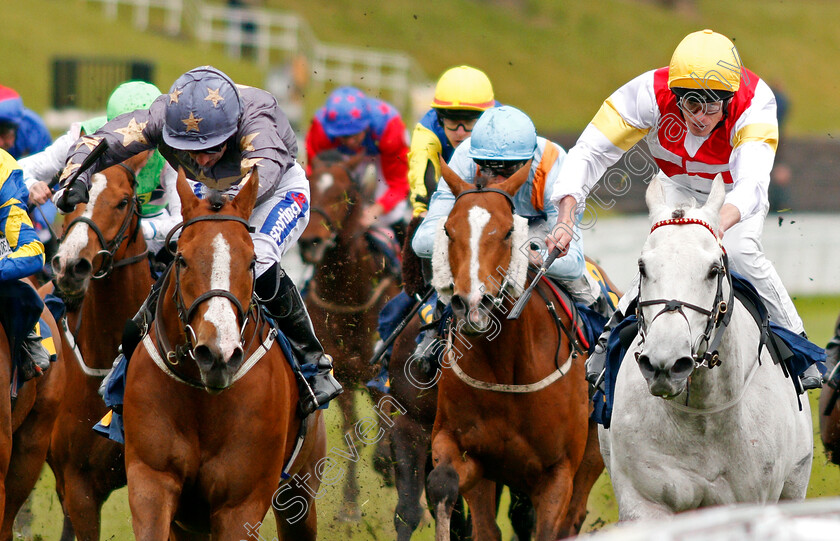 The-Feathered-Nest-0003 
 THE FEATHERED NEST (left, Paul Hanagan) beats MY AMIGO (right) in The Greenhous Handicap Chester 9 May 2018 - Pic Steven Cargill / Racingfotos.com