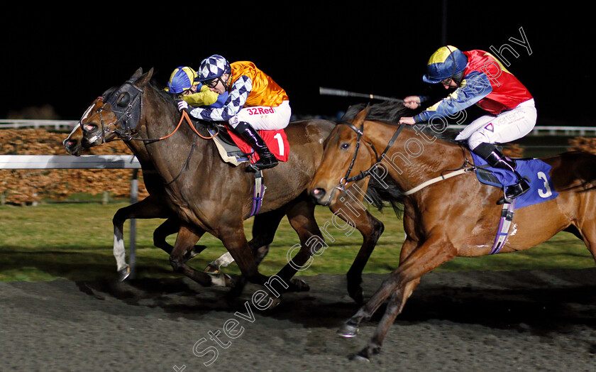 Strategic-Heights-0002 
 STRATEGIC HEIGHTS (left, Jamie Spencer) beats AWESOME ALLAN (right) in The 32Red Casino Handicap Kempton 7 Mar 2018 - Pic Steven Cargill / Racingfotos.com