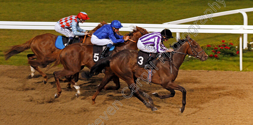 Victory-Bond-0008 
 VICTORY BOND (Ryan Moore) beats BOYNTON (centre) and RED VERDON (farside) in The Bet toteexacta At betfred.com Conditions Stakes Chelmsford 12 Oct 2017 - Pic Steven Cargill / Racingfotos.com