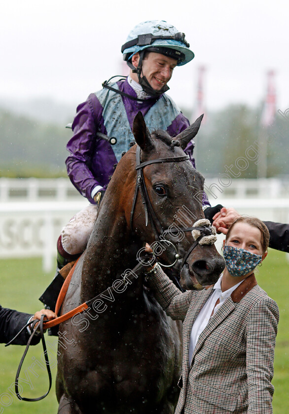 Alcohol-Free-0011 
 ALCOHOL FREE (Oisin Murphy) after The Coronation Stakes
Royal Ascot 18 Jun 2021 - Pic Steven Cargill / Racingfotos.com