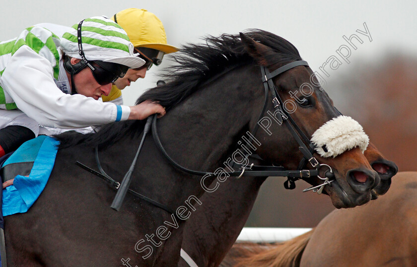 Unforgiving-Minute-0005 
 UNFORGIVING MINUTE (Adam Kirby) wins The Play Jackpot Games At sunbets.co.uk/vegas Claiming Stakes Lingfield 21 Nov 2017 - Pic Steven Cargill / Racingfotos.com