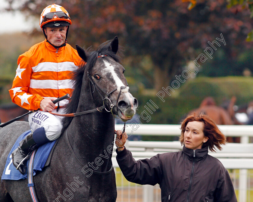 Blazing-Tunder-0011 
 BLAZING TUNDER (Dane O'Neill) after The Kier Construction EBF Maiden Stakes Div2 Nottingham 18 Oct 2017 - Pic Steven Cargill / Racingfotos.com