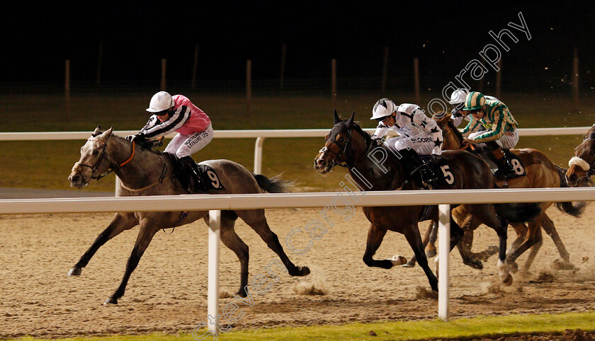 Cappananty-Con-0002 
 CAPPANANTY CON (Robert Winston) beats ALEEF (right) in The Bet totequadpot At betfred.com Handicap Chelmsford 7 Dec 2017 - Pic Steven Cargill / Racingfotos.com