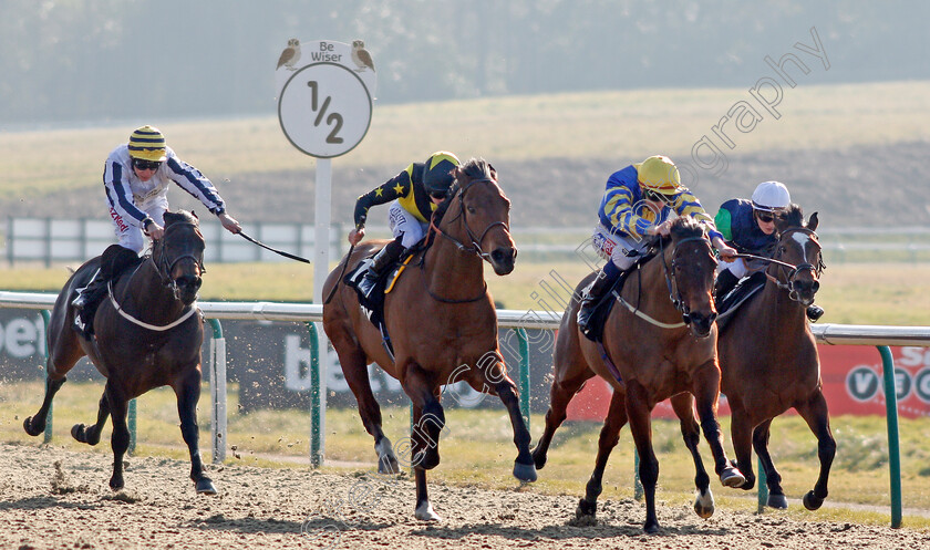 Gracious-John-0001 
 GRACIOUS JOHN (2nd right, Fran Berry) beats ENCORE D'OR (centre) in The Betway Hever Sprint Stakes Lingfield 24 Feb 2018 - Pic Steven Cargill / Racingfotos.com