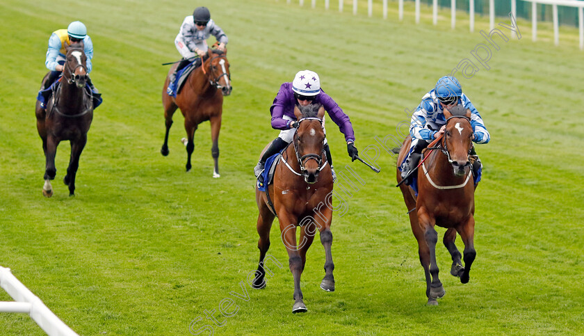 Maria-Branwell-0003 
 MARIA BRANWELL (right, Daniel Tudhope) beats CRISPY CAT (centre) in The Coral National Stakes
Sandown 26 May 2022 - Pic Steven Cargill / Racingfotos.com