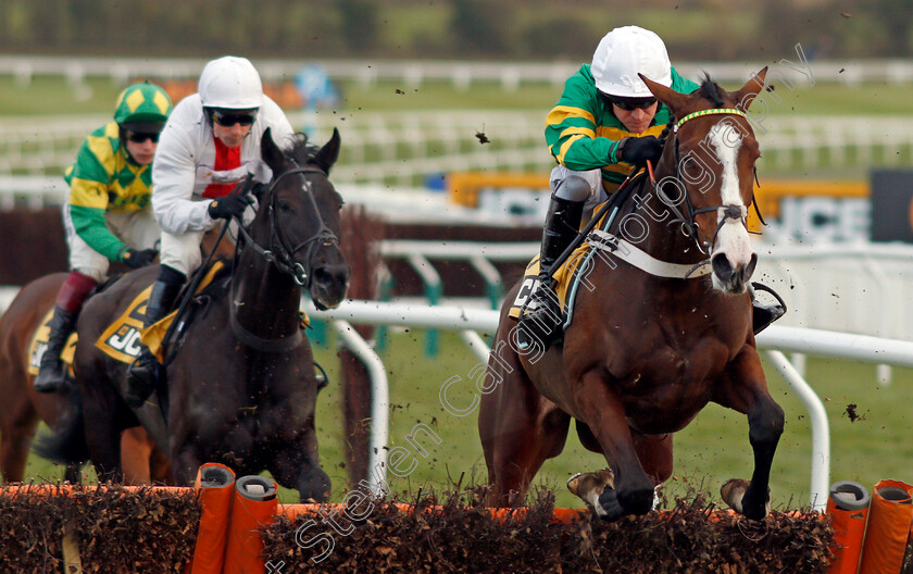 Apple s-Shakira-0002 
 APPLE'S SHAKIRA (Barry Geraghty) wins The JCB Triumph Trial Juvenile Hurdle Cheltenham 16 Dec 2017 - Pic Steven Cargill / Racingfotos.com