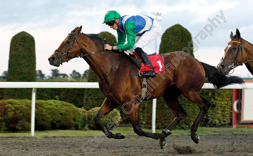 Extra-Large-0003 
 EXTRA LARGE (James Doyle) wins The Charlotte Wetherell 21st Birthday Handicap
Kempton 15 Aug 2018 - Pic Steven Cargill / Racingfotos.com