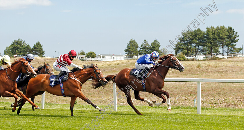 The-City s-Phantom-0003 
 THE CITY'S PHANTOM (centre, Hollie Doyle) beats NASWAARY (right) and MY POEM (left) in The Sky Sports Racing HD Virgin 535 Maiden Handicap
Yarmouth 15 Jul 2020 - Pic Steven Cargill / Racingfotos.com