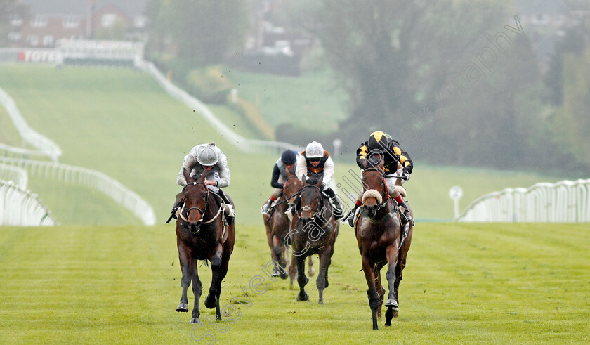 Rayna s-World-0001 
 RAYNA'S WORLD (right, Jimmy Quinn) beats KING'S PROCTOR (left) in The Toteexacta Handicap Leicester 28 Apr 2018 - Pic Steven Cargill / Racingfotos.com