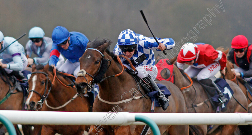 Billyoakes-0001 
 BILLYOAKES (Luke Morris) wins The Betway Sprint Handicap Lingfield 20 Dec 2017 - Pic Steven Cargill / Racingfotos.com