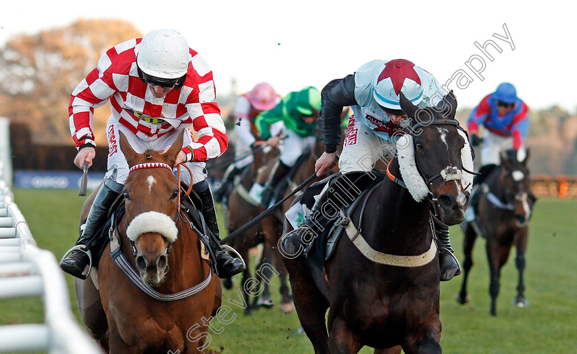 Toviere-0004 
 TOVIERE (left, Leighton Aspell) beats CLONDAW CIAN (right) in The BAM Construct UK Novices Handicap Chase Ascot 25 Nov 2017 - Pic Steven Cargill / Racingfotos.com