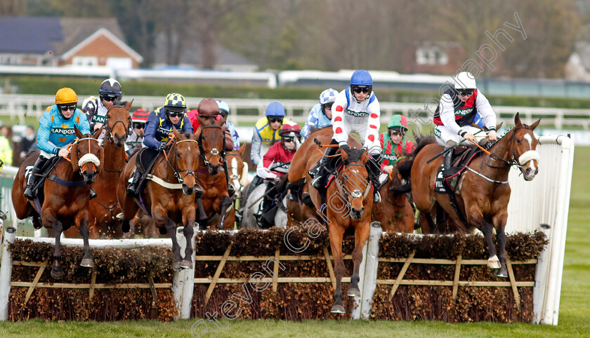 Outlaw-Peter-0001 
 OUTLAW PETER (2nd right, Harry Cobden) with ITCHY FEET (right) HENRY'S FRIEND (2nd left) and GLIMPSE OF GALA (left) 
Aintree 15 Apr 2023 - Pic Steven Cargill / Racingfotos.com