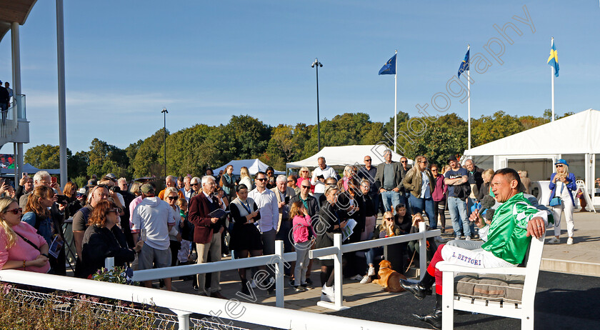 Frankie-Dettori-0004 
 Frankie Dettori being interviewed at Bro Park
Bro Park, Sweden 17 Sep 2023 - Pic Steven Cargill / Racingfotos.com