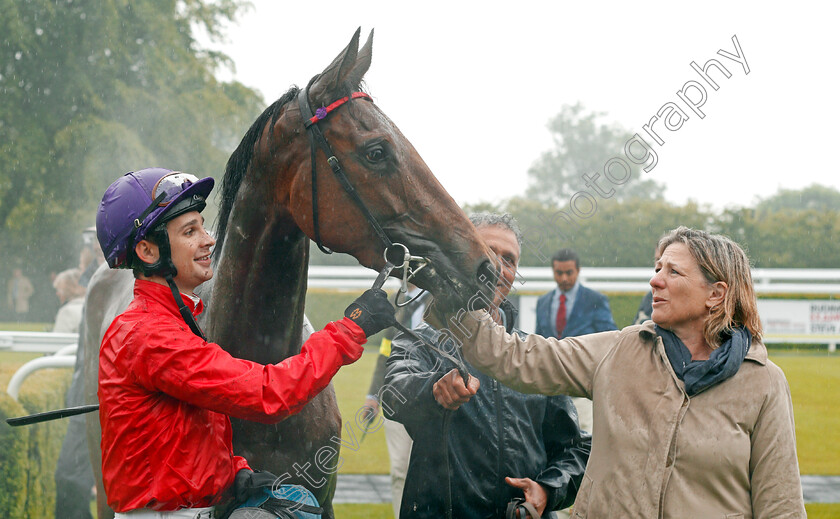 Magnolia-Springs-0008 
 MAGNOLIA SPRINGS (Charles Bishop) with trainer Eve Johnson Houghton after The netbet.co.uk Height Of Fashion Stakes Goodwood 24 May 2018 - Pic Steven Cargill / Racingfotos.com