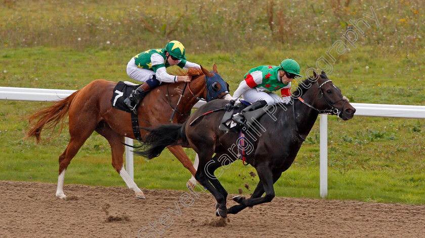 Touch-The-Clouds-0001 
 TOUCH THE CLOUDS (Manuel Fernandes) leads GOOD BUSINESS (left) Chelmsford 26 Sep 2017 - Pic Steven Cargill / Racingfotos.com