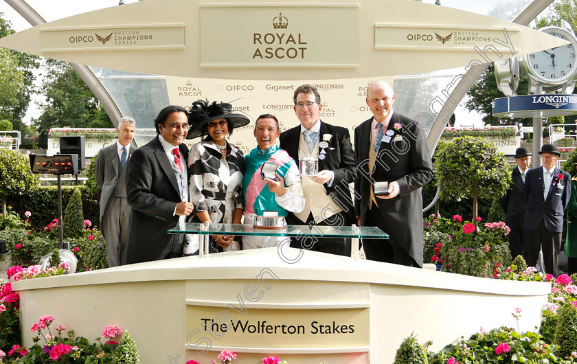 Monarchs-Glen-0007 
 Presentation by Meera Syal and Sanjeev Bhaskar to Frankie Dettori, John Gosden and Lord Grimthorpe for The Wolferton Stakes won by MONARCHS GLEN
Royal Ascot 19 Jun 2018 - Pic Steven Cargill / Racingfotos.com