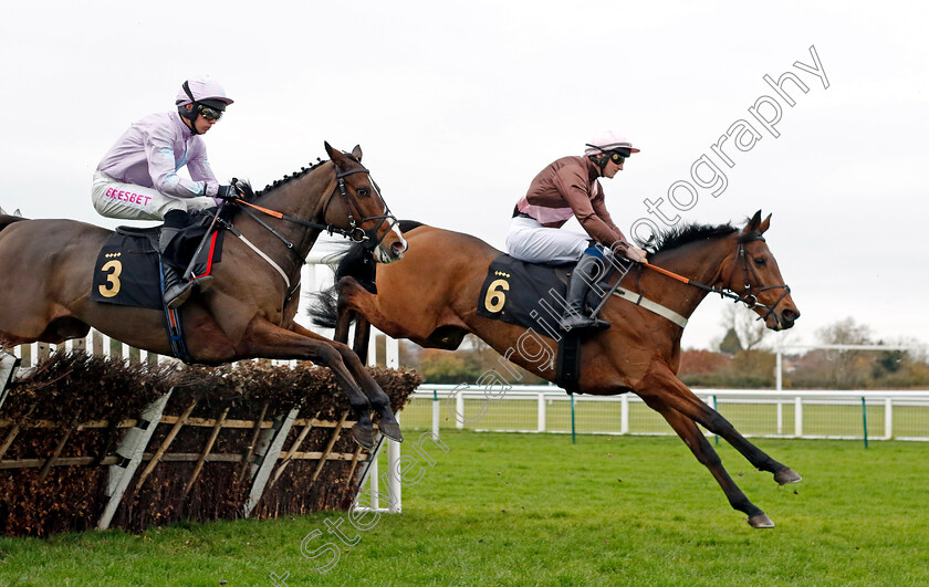 Bon-Retour-and-Sacchoandvanzetti-0002 
 BON RETOUR (right, Tom Midgley) with SACCHOANDVANZETTI (left, Liam Harrison)
Warwick 22 Nov 2023 - Pic Steven Cargill / Racingfotos.com