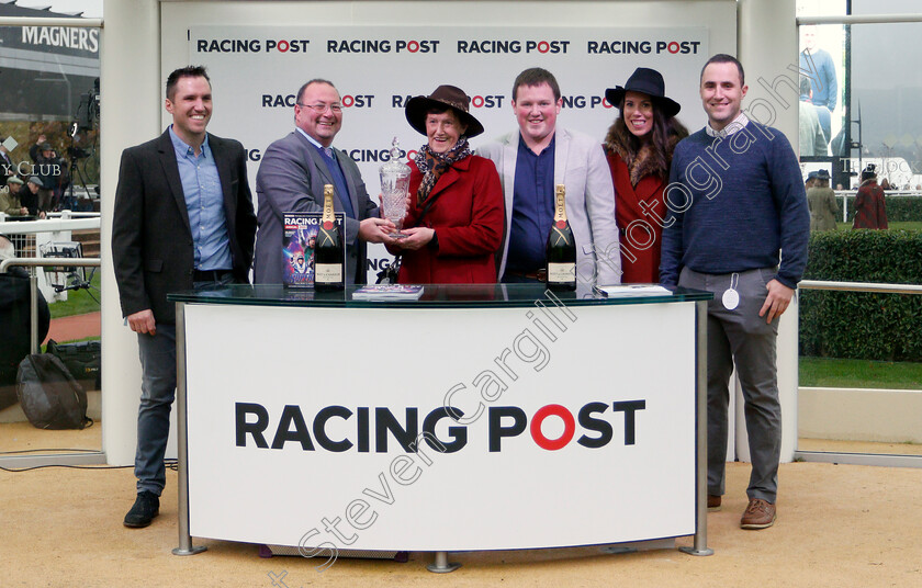 Put-The-Kettle-On-0007 
 Presentation to the One For Luck Racing Syndicate for The Racing Post #responsiblegambling Arkle Trophy Trial Novices Chase won by PUT THE KETTLE ON
Cheltenham 17 Nov 2019 - Pic Steven Cargill / Racingfotos.com