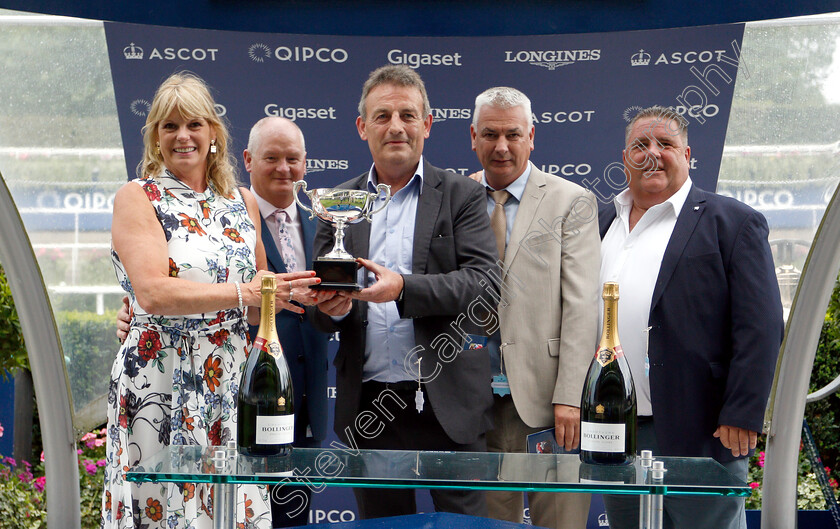 Kelly s-Dino-0009 
 Presentation for The JGR Handicap
Ascot 27 Jul 2018 - Pic Steven Cargill / Racingfotos.com