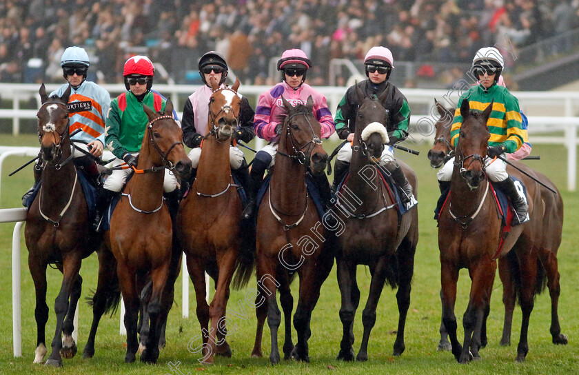 Crambo-0013 
 CRAMBO (centre, Jonathan Burke) with the field before winning The Howden Long Walk Hurdle
Ascot 21 Dec 2024 - Pic Steven Cargill / Racingfotos.com