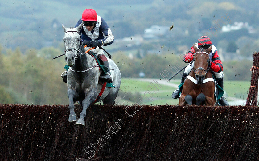 Cubomania-0002 
 CUBOMANIA (Richard Johnson) beats MONBEG LEGEND (right) in The Move Over To Matchbook Novices Chase
Cheltenham 27 Oct 2018 - Pic Steven Cargill / Racingfotos.com