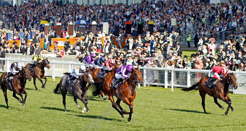 Little-Big-Bear-0003 
 LITTLE BIG BEAR (centre, Ryan Moore) wins The Windsor Castle Stakes
Royal Ascot 15 Jun 2022 - Pic Steven Cargill / Racingfotos.com