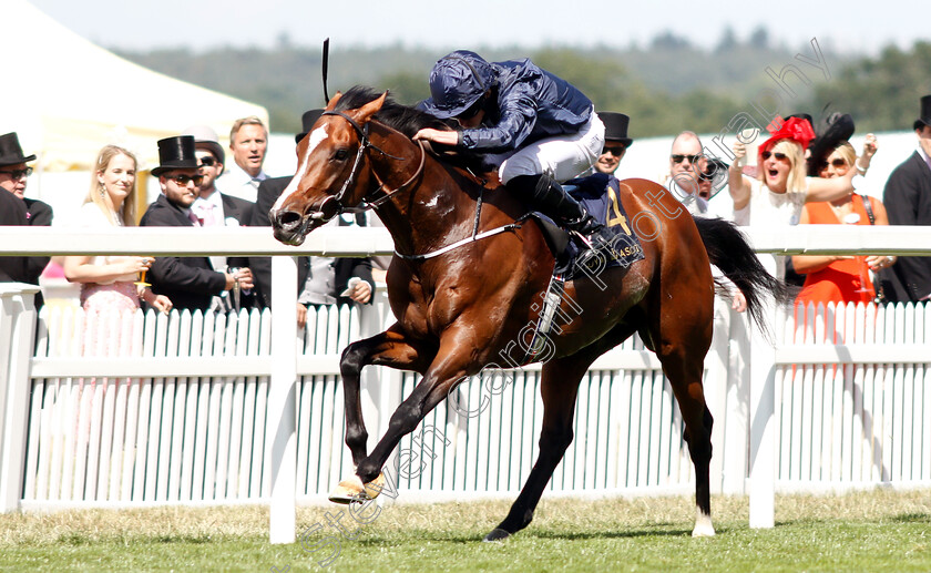 Hunting-Horn-0003 
 HUNTING HORN (Ryan Moore) wins The Hampton Court Stakes
Royal Ascot 21 Jun 2018 - Pic Steven Cargill / Racingfotos.com