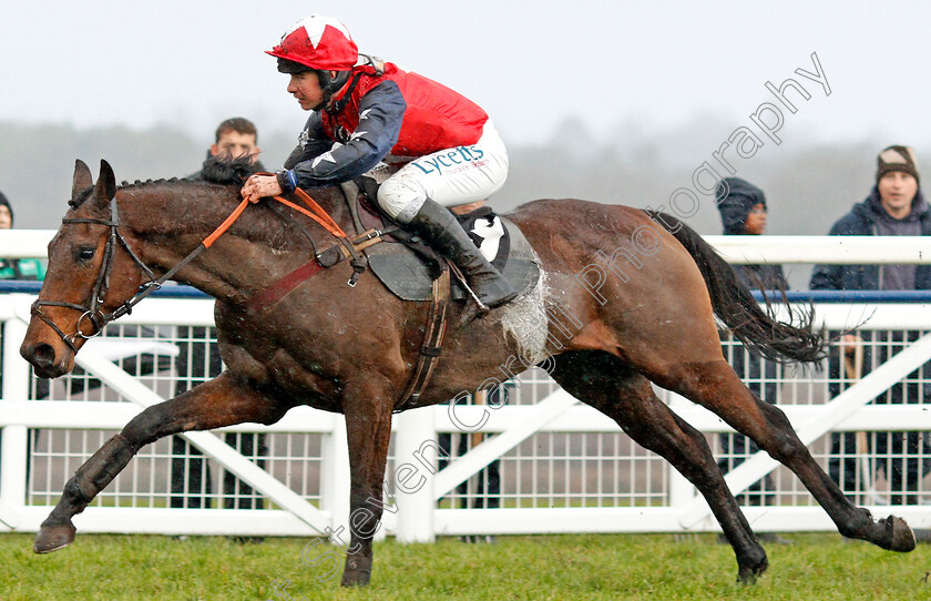 Espoir-De-Guye-0003 
 ESPOIR DE GUYE (Charlie Deutsch) wins The Plymouth Gin Handicap Chase
Ascot 21 Dec 2019 - Pic Steven Cargill / Racingfotos.com