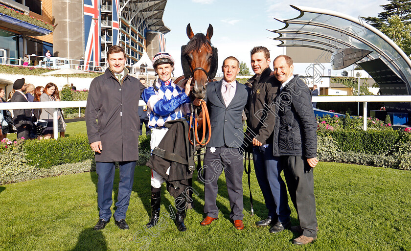 Leader-Writer-0010 
 LEADER WRITER (Fran Berry) with owners and trainer Henry Spiller (2nd right) after The Weatherbys Handicap Ascot 8 Sep 2017 - Pic Steven Cargill / Racingfotos.com